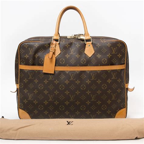 Louis Vuitton bags that fit a laptop 